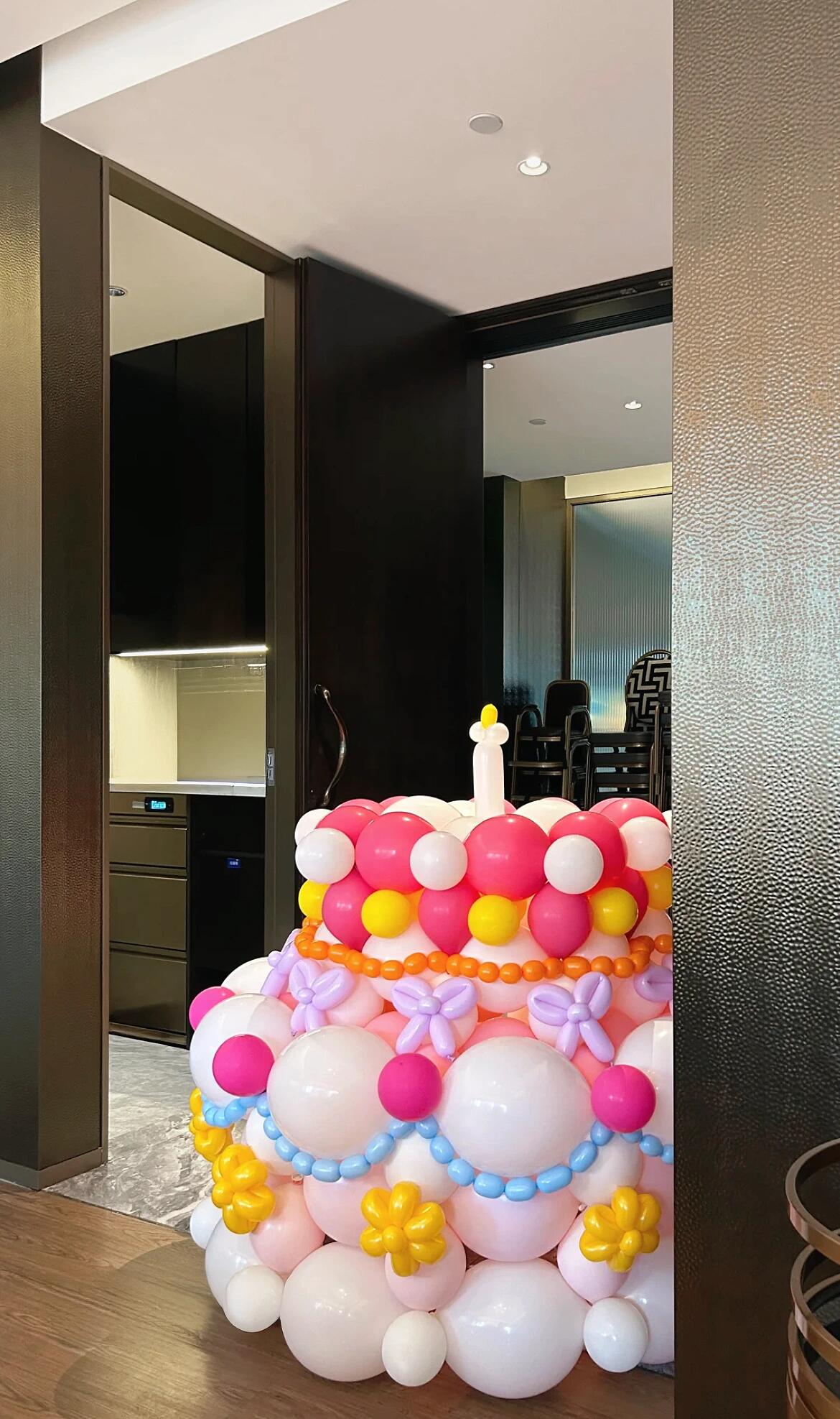 Balloon Cake